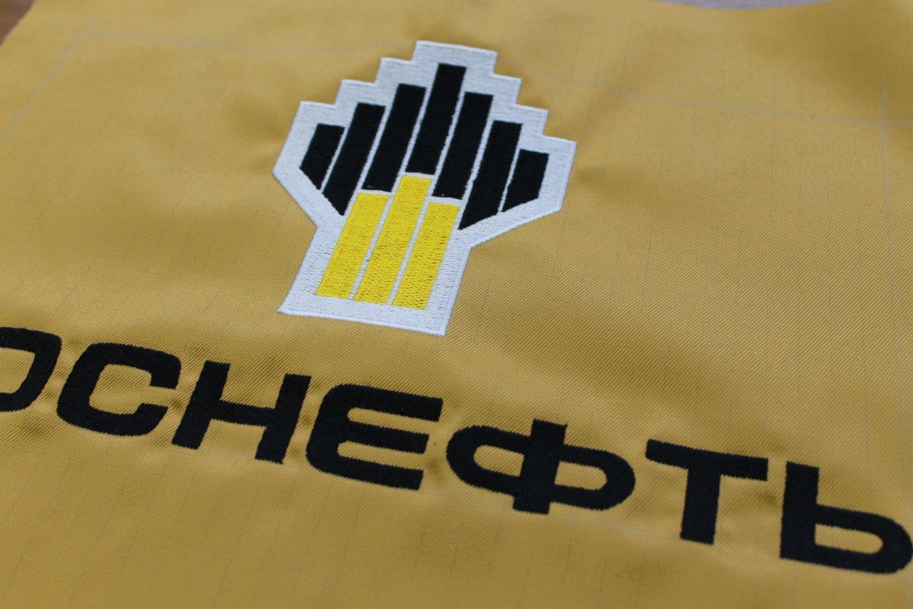 Пример нанесения логотипа с помощью вышивки